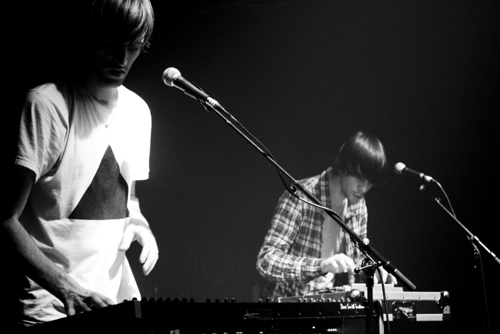 Photographie du groupe Cut Copy. Performance au Bar Auditorium de Poitiers